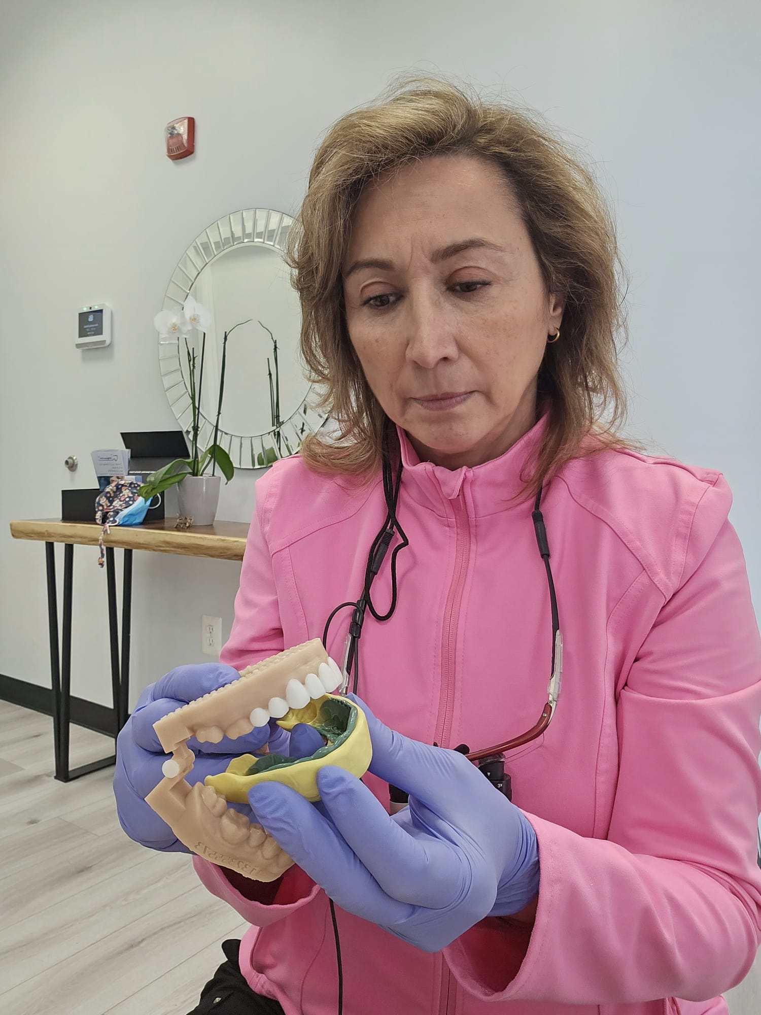 Cleaning mouth guards with toothbrush